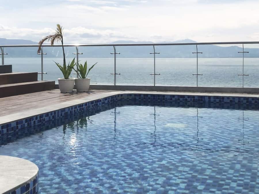 2 つの屋外プール