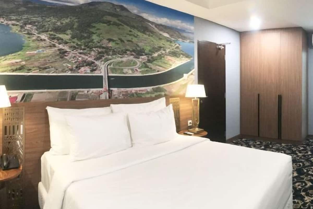 1 bedroom, premium bedding, Select Comfort beds, desk