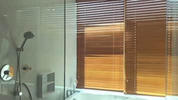 Suite Royal | Shower kamar mandi