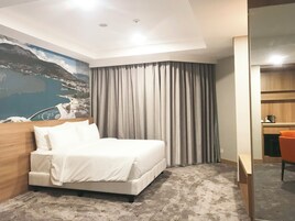 Ropa de cama de alta calidad, colchones Select Comfort y escritorio 