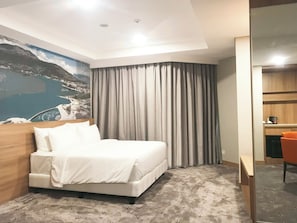 Executive Suite | Premium bedding, Select Comfort beds, desk, blackout drapes - Labersa Hotel & Convention Center Samosir (Samosir)