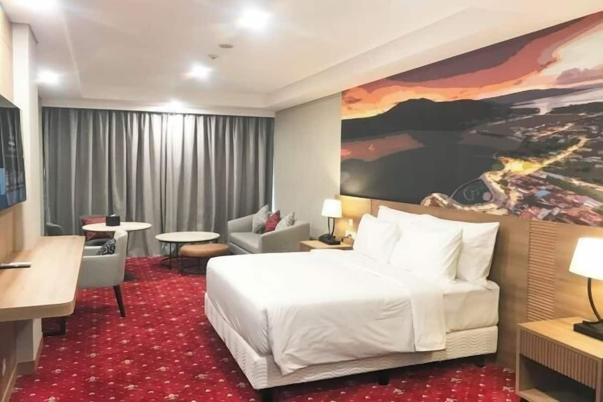 1 bedroom, premium bedding, Select Comfort beds, desk