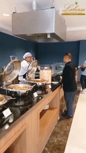 Free daily buffet breakfast