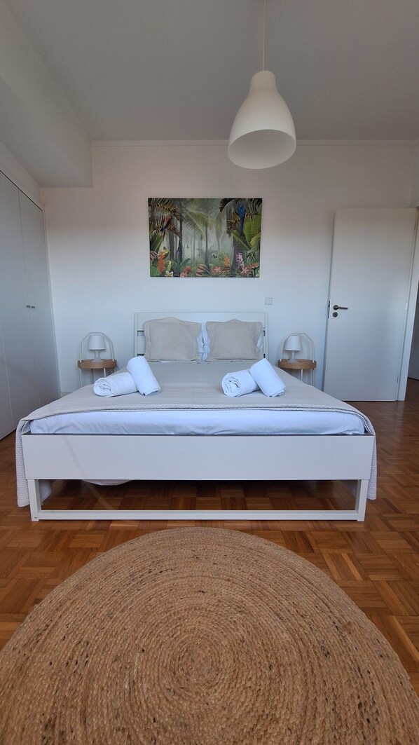 2 bedrooms, iron/ironing board, free WiFi, bed sheets