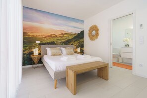 3 habitaciones, tabla de planchar con plancha y cuna de viaje 
