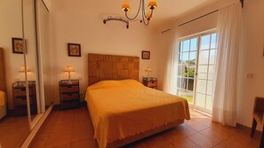 4 多间卧室、熨斗/熨衣板、WiFi、床单