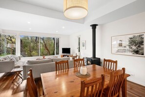 Dining - Yarringa Beach House (Fairhaven)