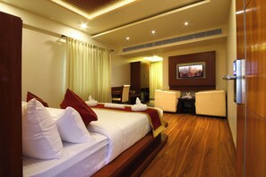 Deluxe Double Room - Royal Stay (Bengaluru)