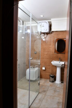 Handtücher, Seife, Shampoo, Toilettenpapier