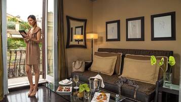 Caja de seguridad en la habitación, wifi gratis y ropa de cama