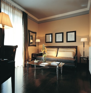 In-room safe, free WiFi, bed sheets