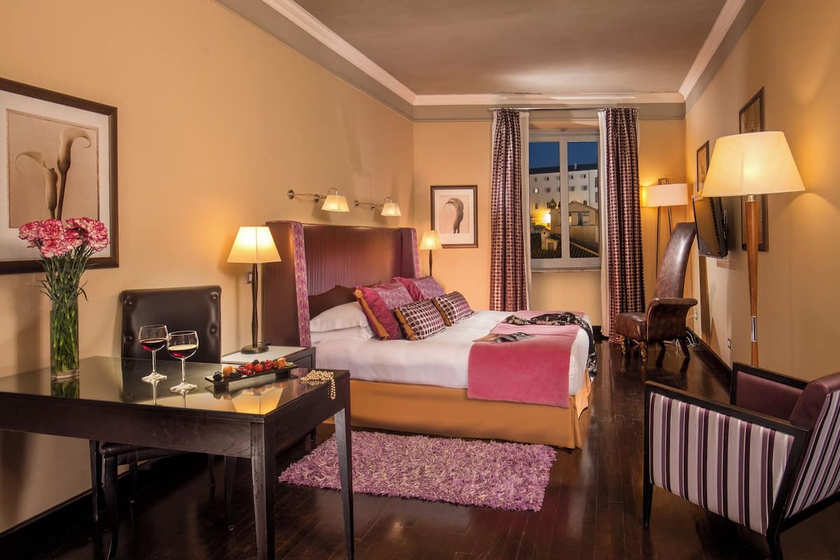 In-room safe, free WiFi, bed sheets