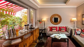 تفاصيل الفندق من الداخل