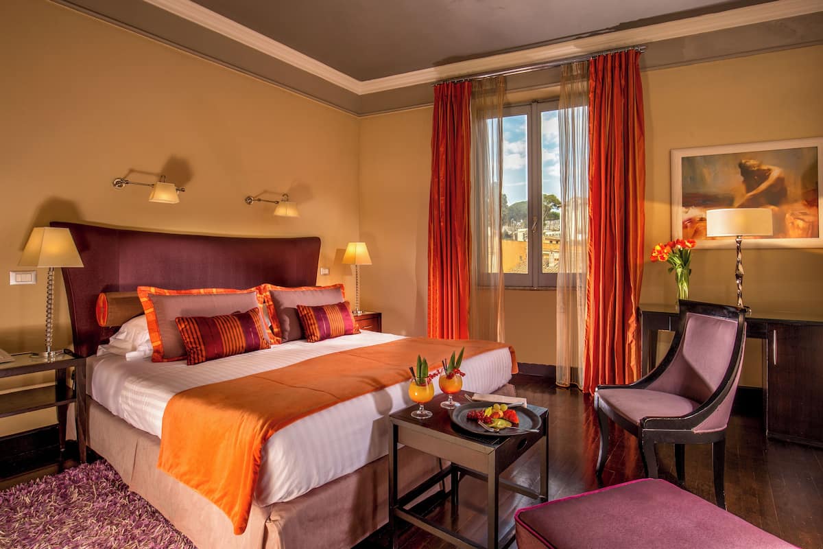 In-room safe, free WiFi, bed sheets