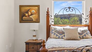 3 bedrooms, desk, free WiFi, bed sheets