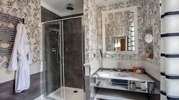 Deluxe Double | Bathroom | Slippers