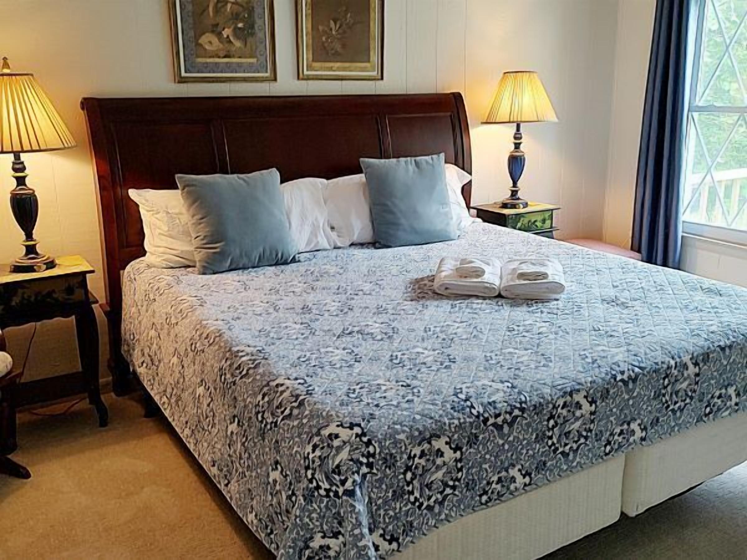 3 bedrooms, iron/ironing board, free WiFi, bed sheets