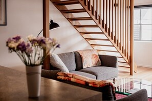 Een televisie en een kantoor