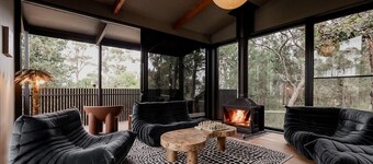 'Sisters' - Cliff top cabin with hot tub