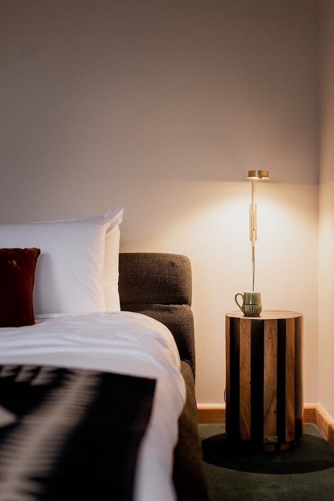 'Sisters' Cliff top cabin with hot tub Spring Beach Vrbo