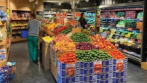 A grocery store with fresh produce and packaged goods on display. - Architect-Designed Studio Retreat in Prime South Hobart (South Hobart)