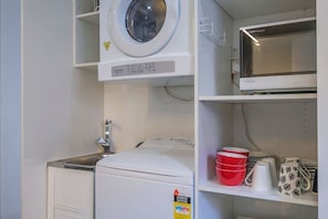 Interior - Two Bedroom Inner-City Retreat with Free Parking (Hobart)