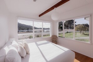 3 bedrooms, iron/ironing board, bed sheets