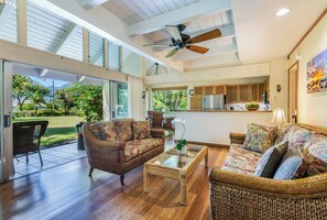 Smart TV, DVD player, books - Pali Ke Kua # 5 Princeville Paradise At Its Finest! (Princeville)