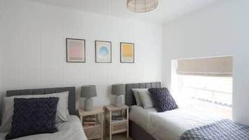 4 bedrooms, iron/ironing board, WiFi, bed sheets