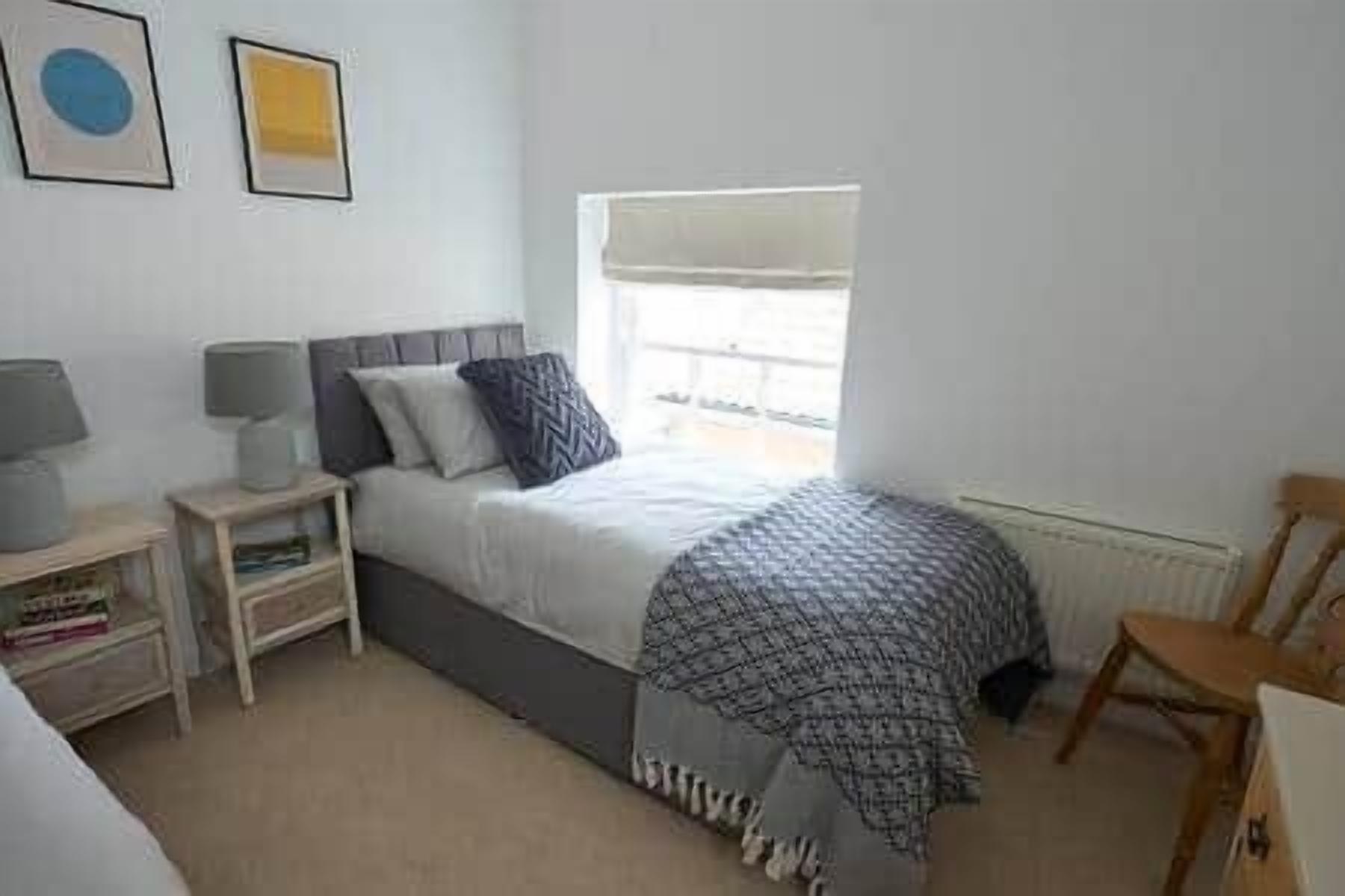 4 slaapkamers, een strijkplank/strijkijzer, wifi, beddengoed