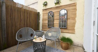 Surf Cottage. Beautiful 4 bed townhouse, the heart of Cromer, steps to the beach