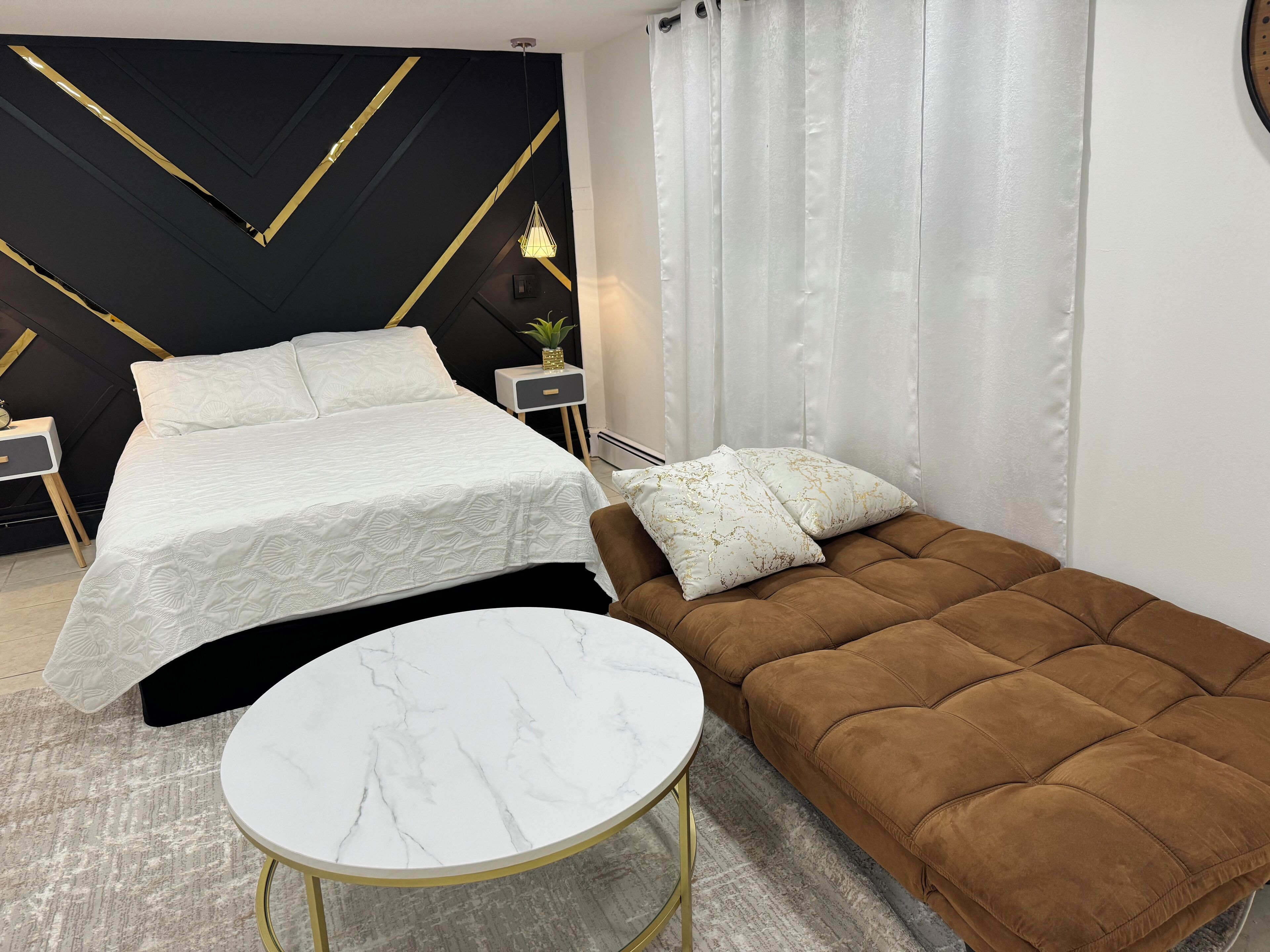 1 habitación, tabla de planchar con plancha, wifi y ropa de cama 