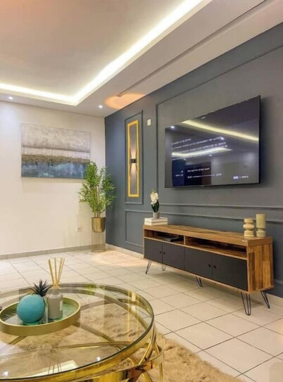 Spacious 3-bedroom apartment with AC, Super fast Wifi