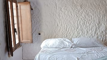 House | 5 bedrooms, iron/ironing board, free WiFi, bed sheets