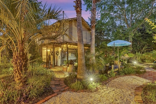 Bare Feet Bunkhouse-Close to beach & dog friendly
