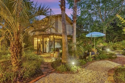 Bare Feet Bunkhouse-Close to beach & dog friendly