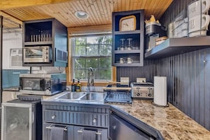 Fridge, microwave, coffee/tea maker, toaster