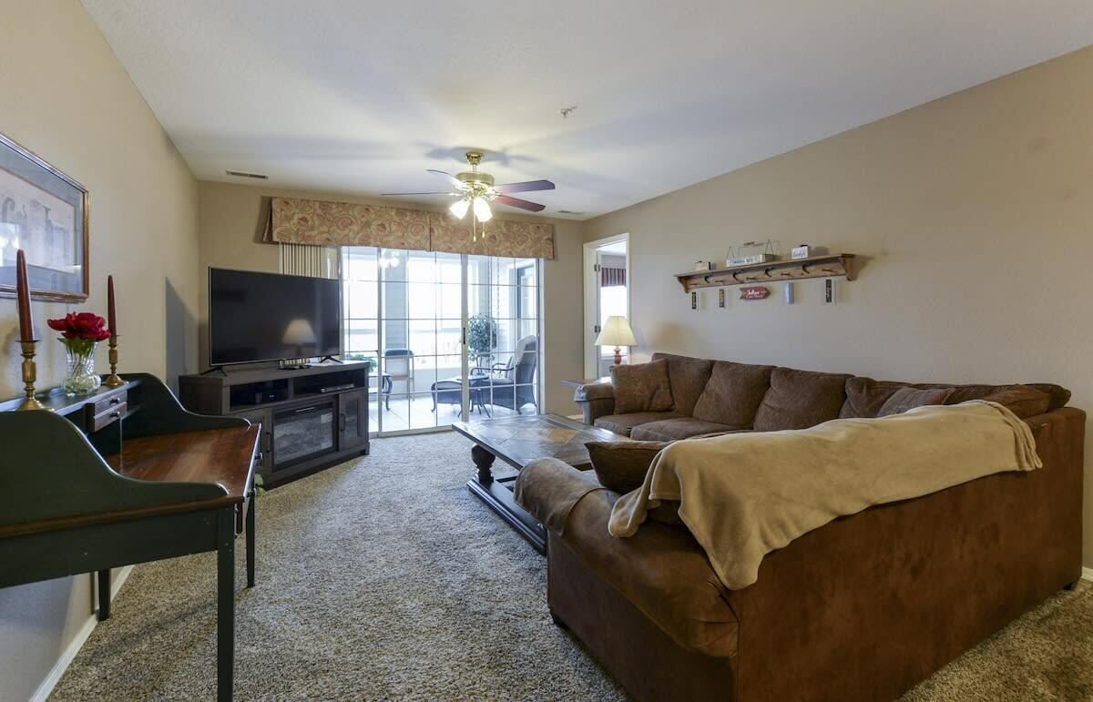 TV, fireplace, offices