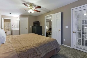 3 chambres, bureau, fer et planche à repasser, lit parapluie