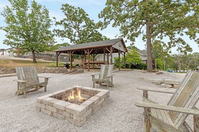 Cottage @ Lighthouse Lodge - Cozy 1BR Cabin Steps from Table Rock Lake!