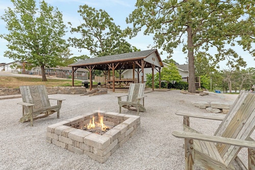 Lighthouse Lodge Resort - The Cottage - Cozy 1BR Lakefront Cabin