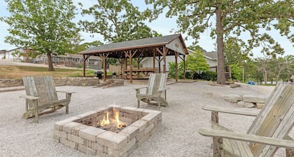 Lighthouse Lodge Resort - The Cottage - Cozy 1BR Lakefront Cabin