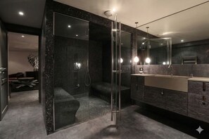 Spa - Vrbo Property (La Celle-Saint-Cloud)