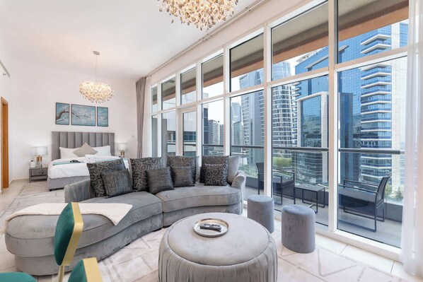 TV - StayShort - Dazzling Studio in Business Bay with Stunning Views (Dubai)