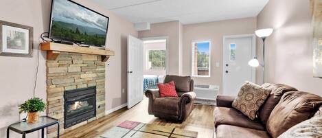 Fernseher, Kamin, Arbeitsbereiche