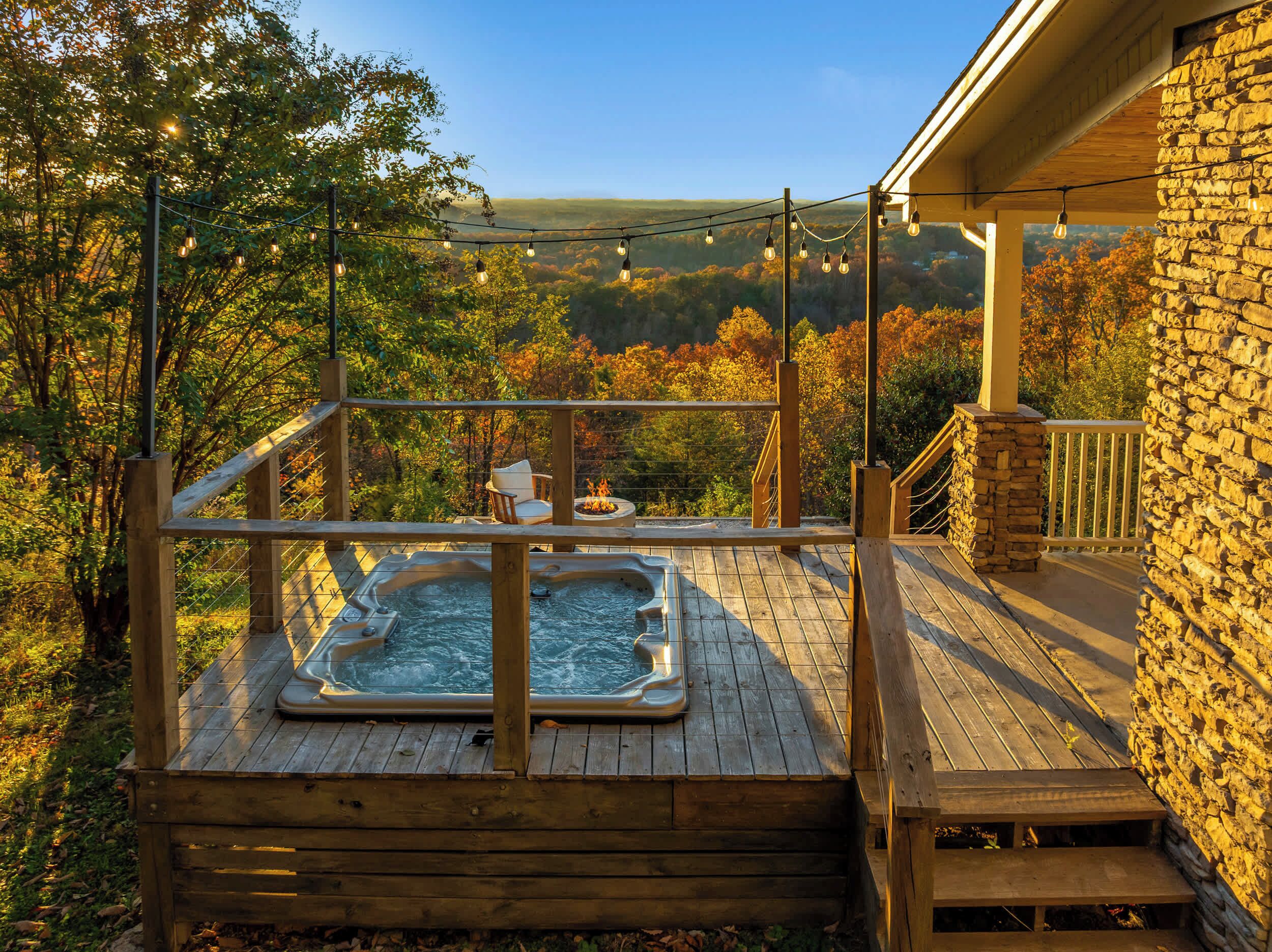 Banyera d'hidromassatge a l'aire lliure