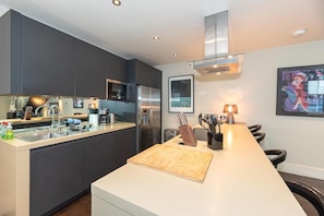 Maison | Cuisine privée | Réfrigérateur, micro-ondes, four, plaque de cuisson