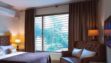 Deluxe Quadruple Room, 2 Queen Beds