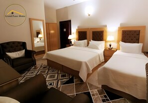Phòng 3 Deluxe, nhiều giường | Phòng cách âm, bàn ủi/dụng cụ ủi quần áo 