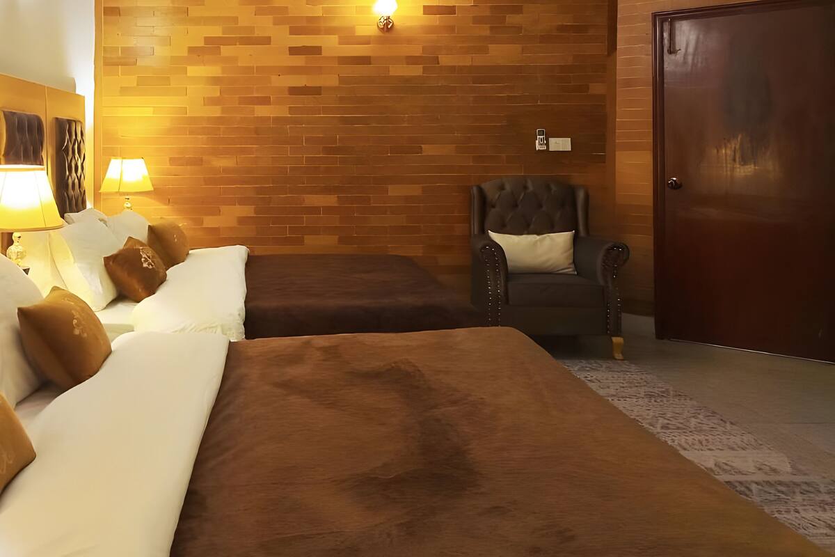 Deluxe Quadruple Room | Soundproofing, iron/ironing board, free WiFi